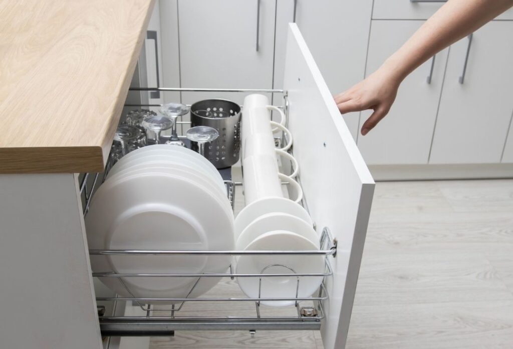 kitchen renovation in st. catharines: pull out drawers